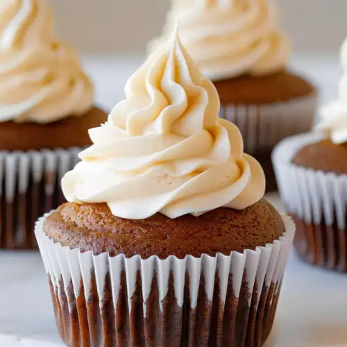 Cozy American Buttercream Frosting (Easy, Quick & Comforting Treat!)
