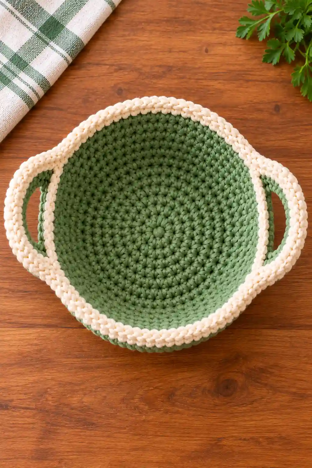 Crochet Bowl Carrier Pattern — A Cozy and Practical Kitchen Project 2 Top view of a crochet bowl carrier showing its structured cotton construction